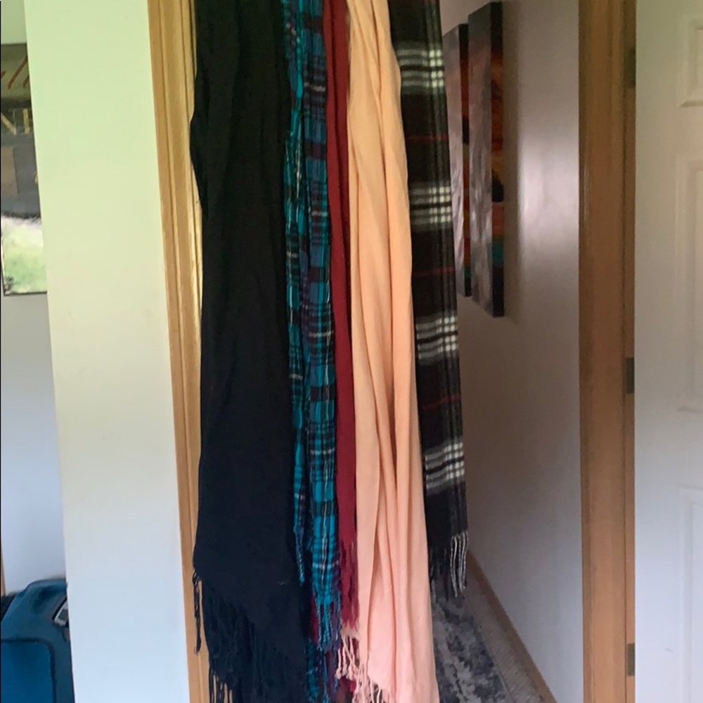 Longer Scarve lot (5)